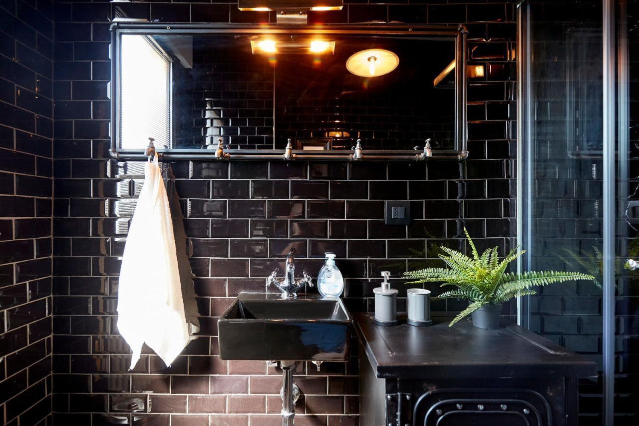 Industrial In Venice Apartment